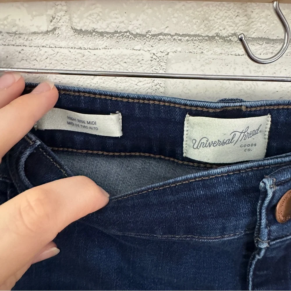 UNIVERSAL THREAD Women's Distressed Blue Denim Shorts - Picture 3 of 6